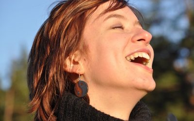 Wie Lachen mehr Leichtigkeit und Gelassenheit bringt